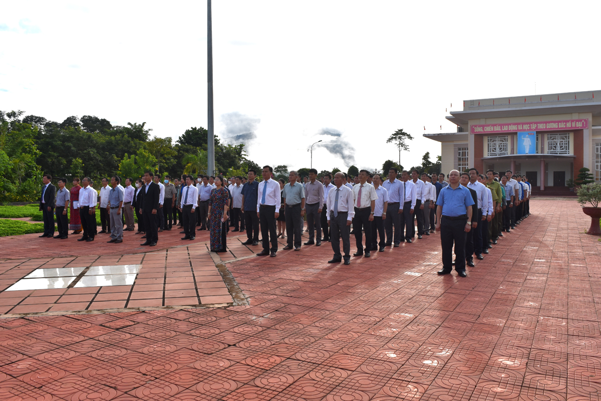 Huyện Ia H'Drai tổ chức lễ Chào cờ và sinh hoạt tư tưởng dưới Cờ tháng 8 năm 2022