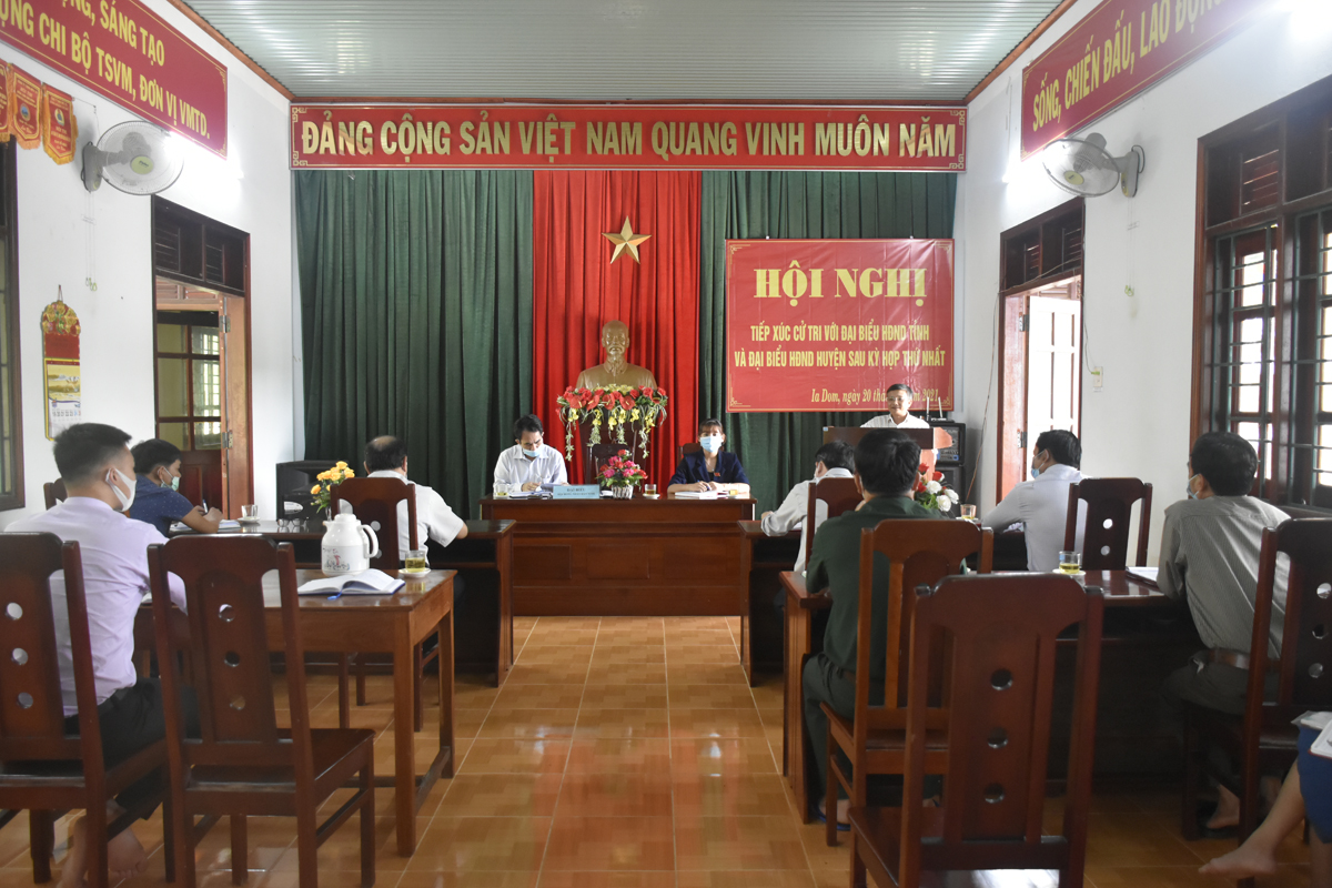 Hội nghị tiếp xúc cử tri tại thôn 4 xã Ia Dom