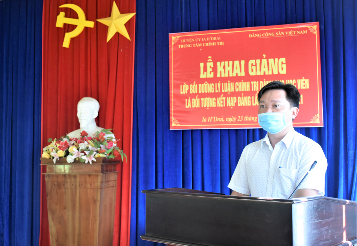 Khai giảng lớp bồi dưỡng Lý luận chính trị cho đối tượng kết nạp Đảng lần 2 năm 2021