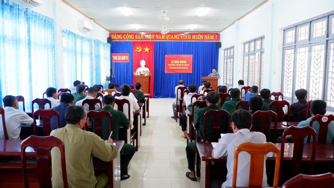 Khai giảng lớp bồi dưỡng lý luận chính trị và nghiệp vụ cho cán bộ Hội Cựu chiến binh ở cơ sở năm 2025