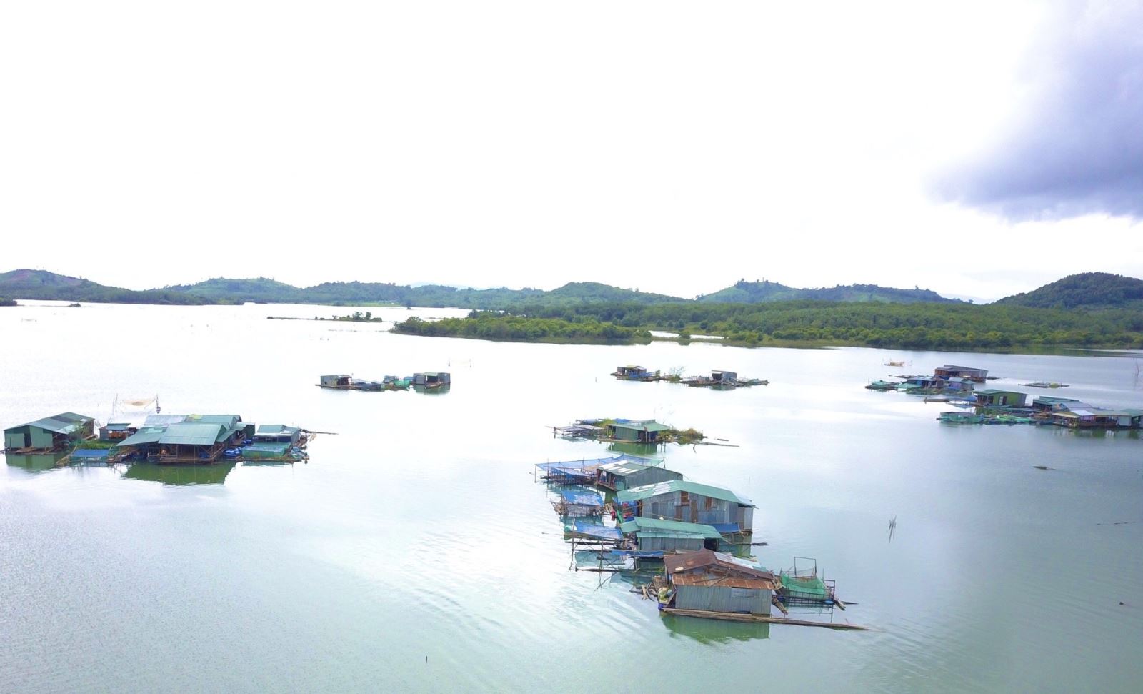 Người dân Kon Tum mở nhà hàng, làm tour du lịch trên dòng Sê San