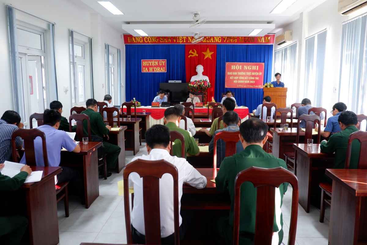 Hội nghị Giao ban Thường trực Huyện uỷ kết hợp tổng kết công tác nội chính 2023