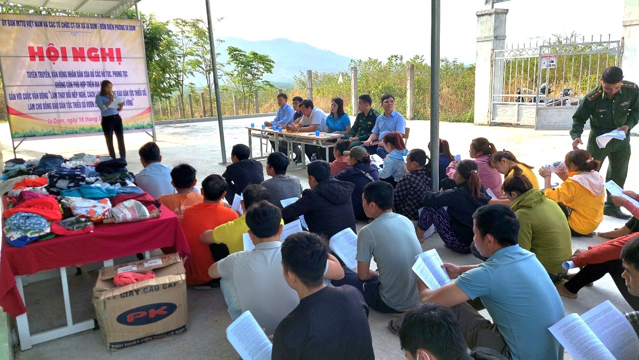 Ia Dom: Tổ chức Hội nghị tuyên truyền, vận động Nhân dân xóa bỏ các hủ tục, phong tục không còn phù hợp trên địa bàn