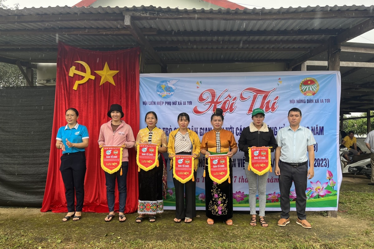 Ia Tơi: Hội thi các trò chơi dân gian nhân kỷ niệm 93 năm Ngày thành lập Hội Liên hiệp Phụ nữ Việt Nam và Hội Nông dân Việt Nam
