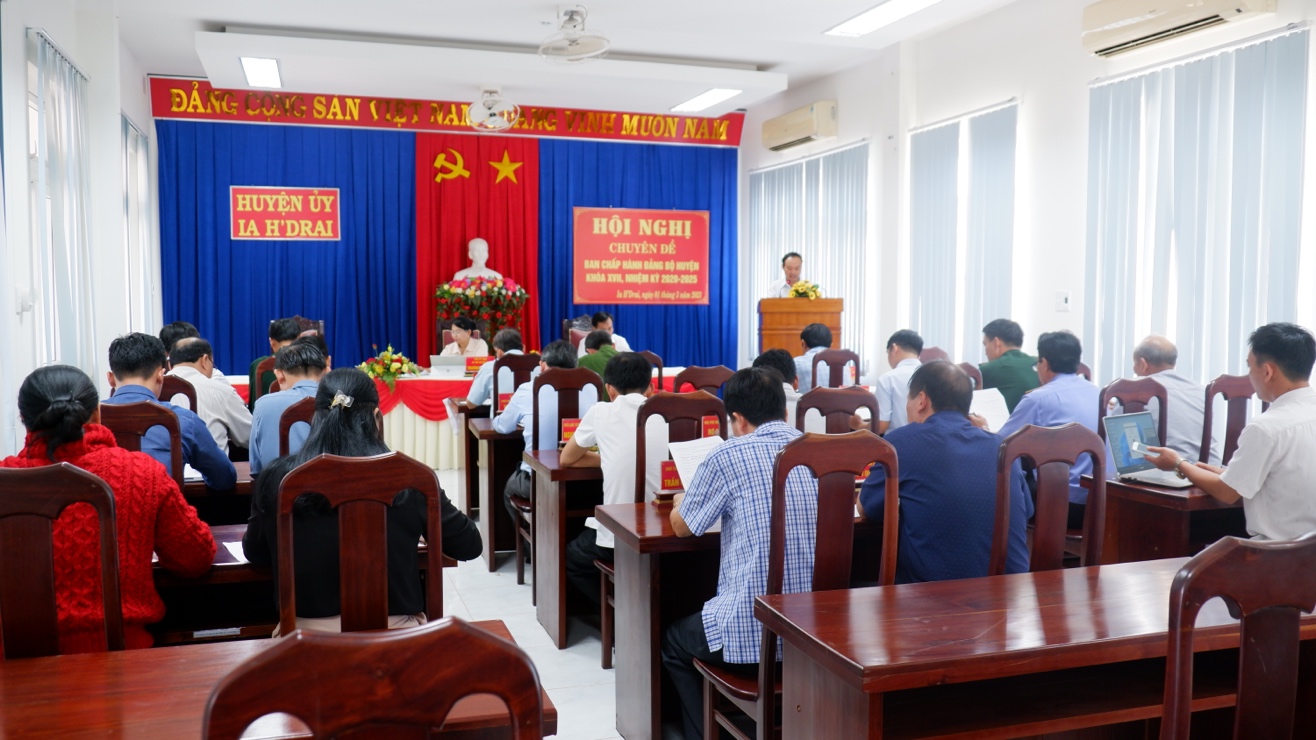 Ban Chấp hành Đảng bộ huyện khoá XVII tổ chức Hội nghị phiên chuyên đề