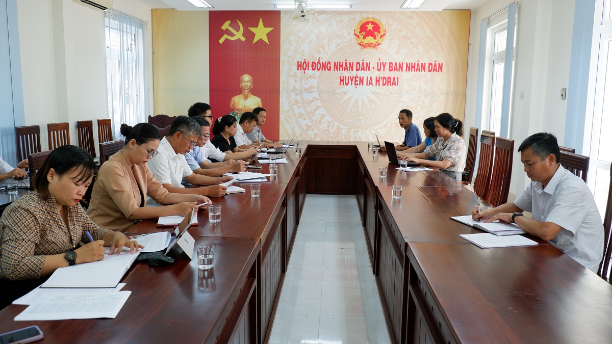 Huyện Ia H’Drai làm việc với Sở Thông tin và Truyền thông