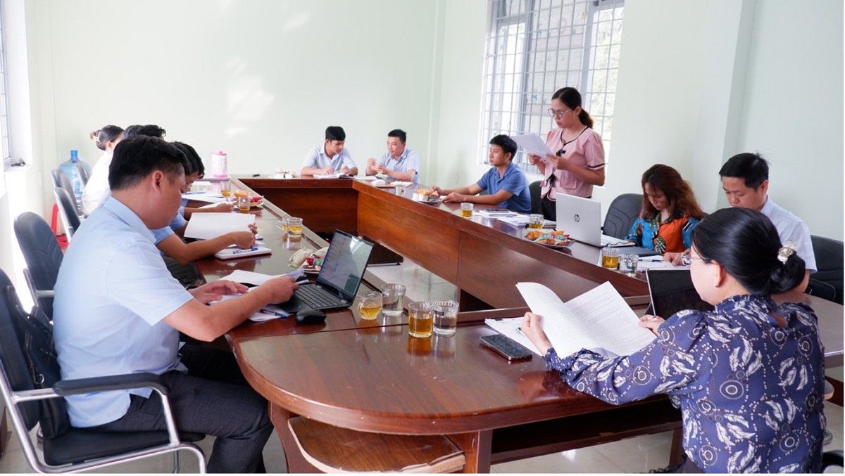 Bí thư Huyện uỷ làm việc với Trung tâm Văn hoá - Thể thao – Du lịch và Truyền thông huyện