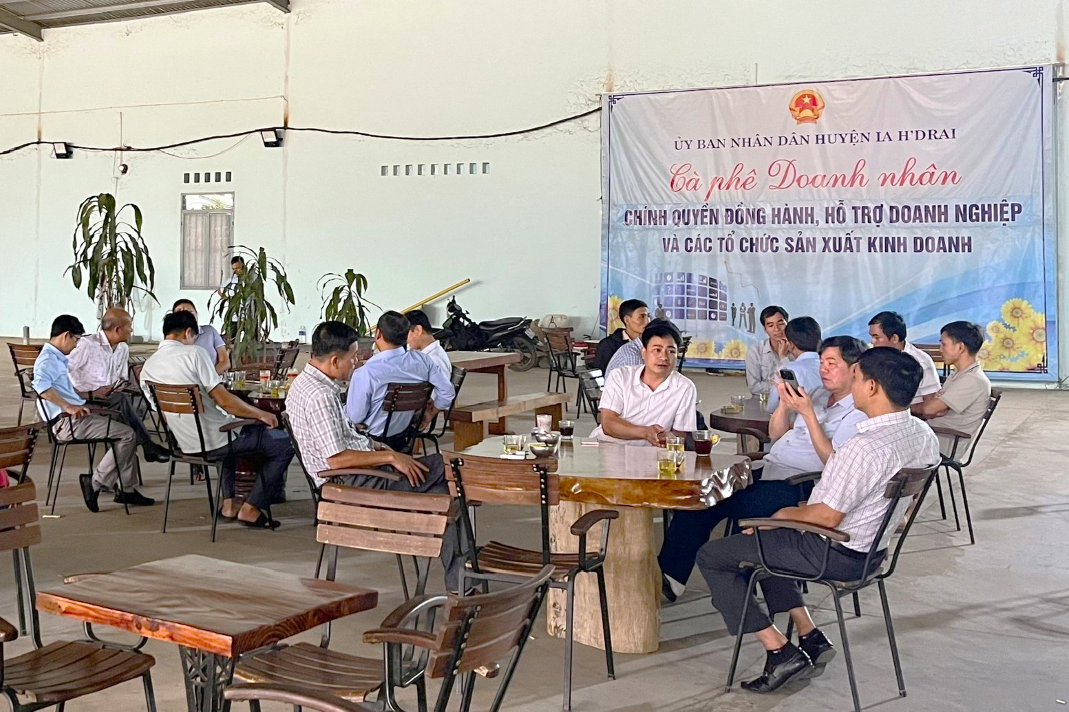 Huyện Ia H'Drai tổ chức Chương trình “Cà phê doanh nhân” tháng 3/2024