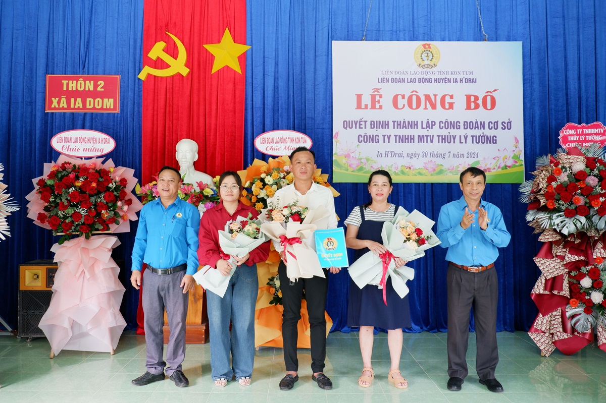 Lễ ra mắt và trao Quyết định thành lập Công đoàn cơ sở