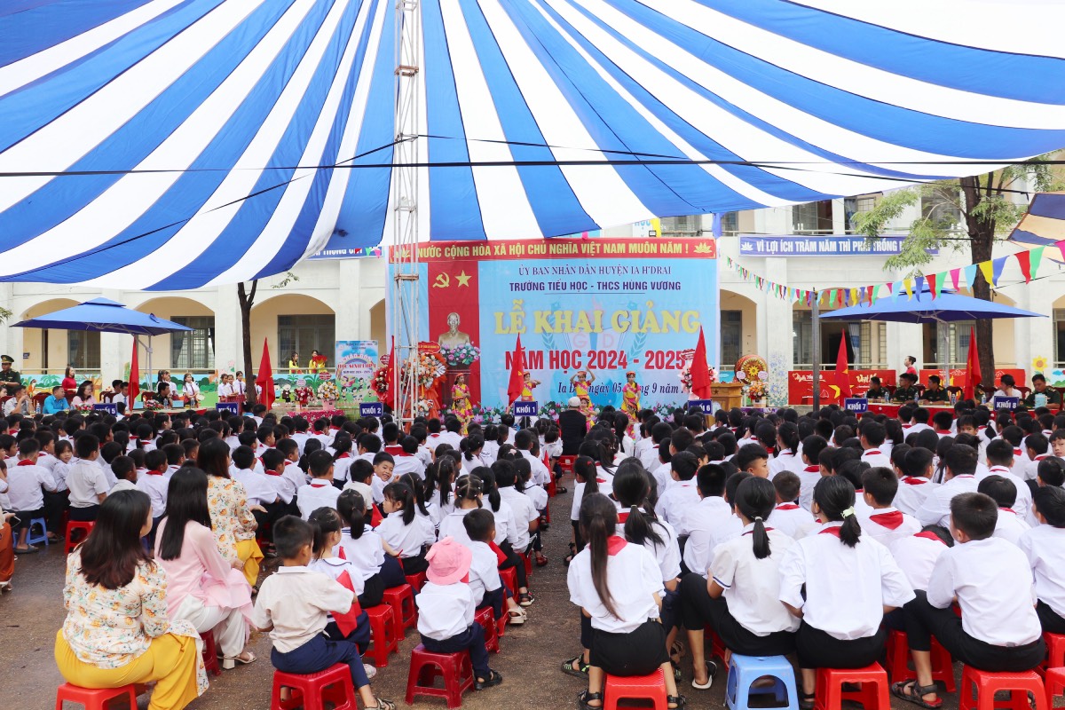 Các trường học trên địa bàn huyện Ia H’Drai tổ chức Lễ khai giảng năm học mới 2024 - 2025