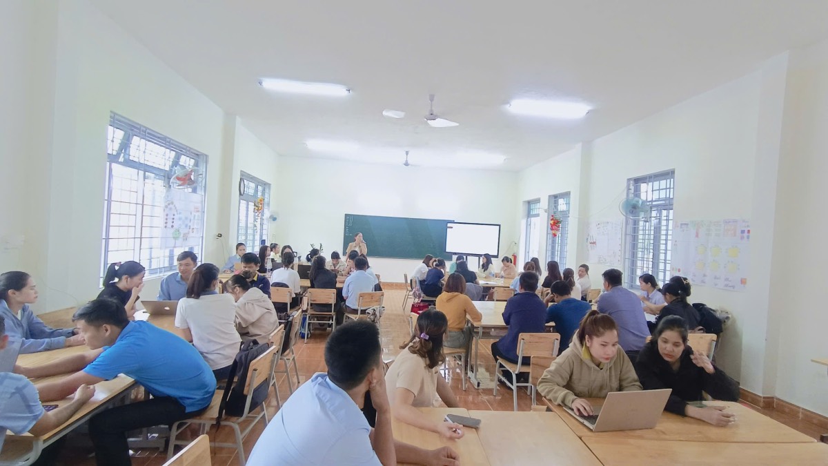 Tập huấn chuyên môn xây dựng môi trường học tập tích cực hướng đến “Trường học hạnh phúc”