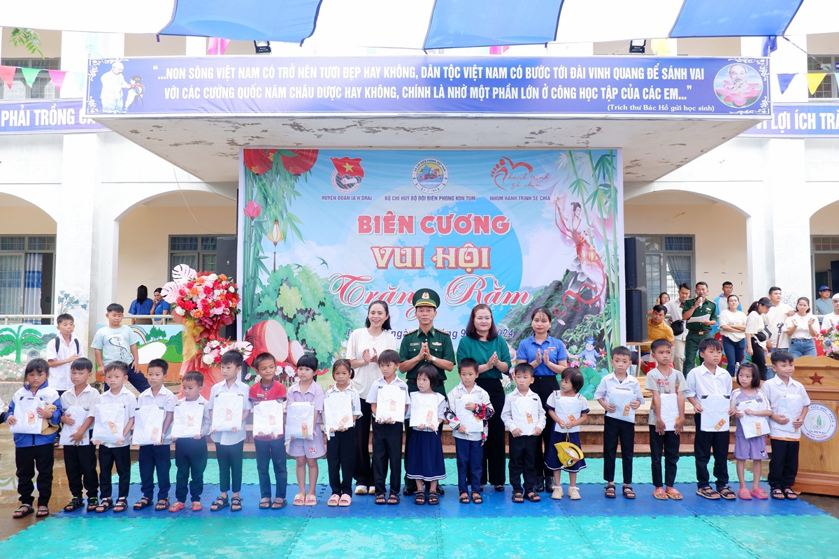 Chương trình “Biên cương vui hội trăng rằm” năm 2024
