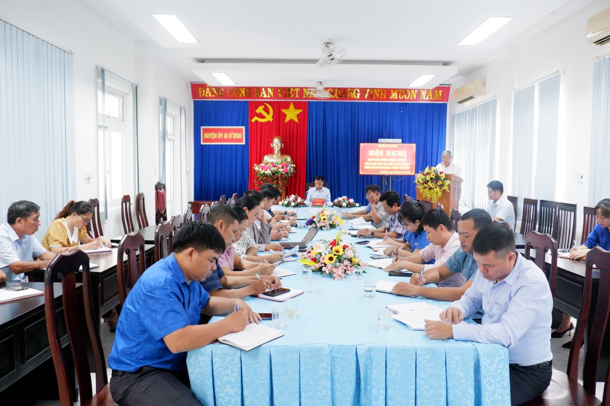 Hội nghị giao ban Thường trực Huyện uỷ với Ủy ban MTTQ Việt Nam và các tổ chức chính trị - xã hội huyện 9 tháng năm 2024