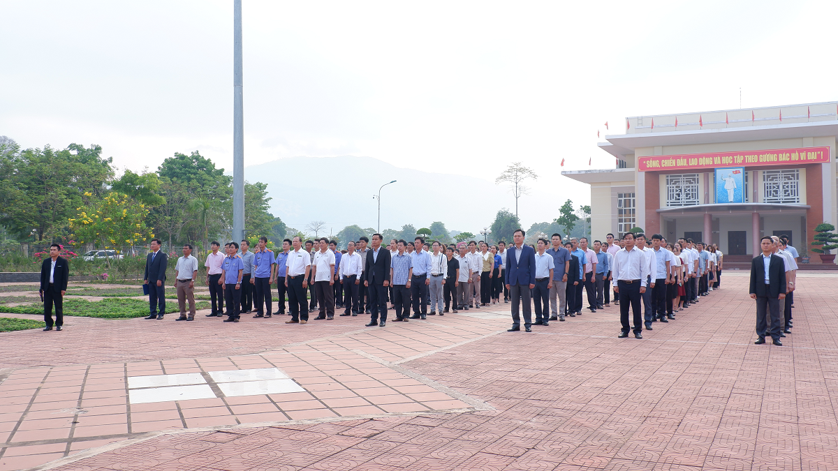Huyện Ia H'Drai tổ chức lễ Chào cờ và sinh hoạt tư tưởng dưới Cờ tháng 4 năm 2023
