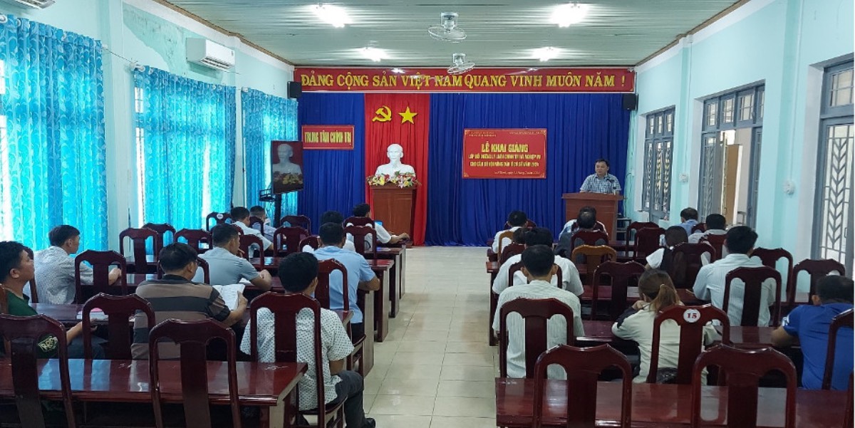 Hội Nông dân huyện Ia H’Drai tổ chức lớp Bồi dưỡng Lý luận chính trị và nghiệp vụ công tác Hội Nông dân cơ sở năm 2024