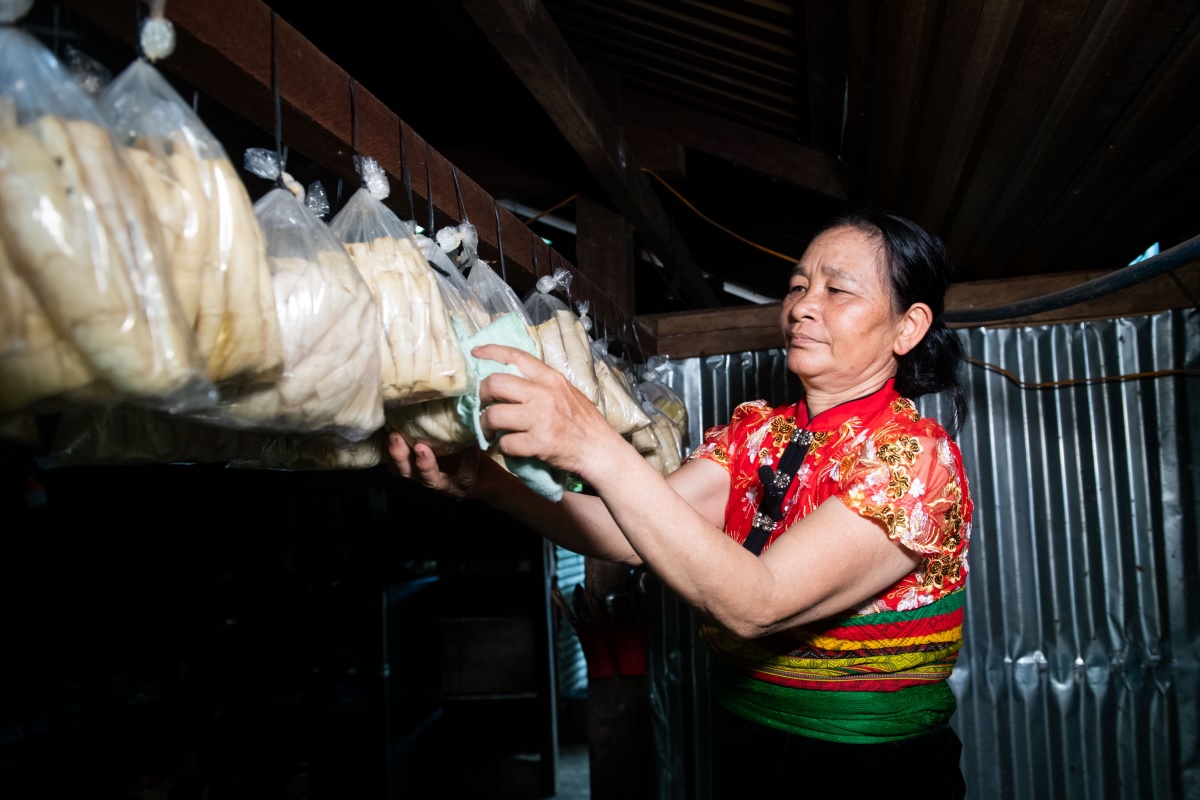 Độc đáo măng rừng treo gác bếp