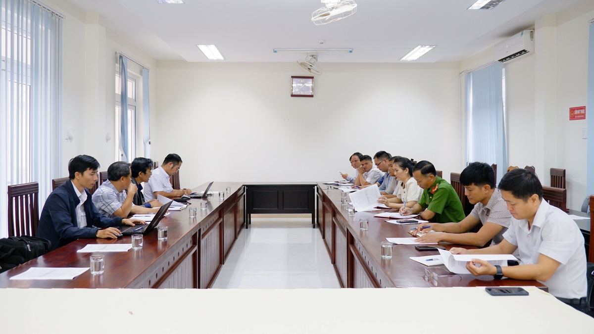 Chi cục Thú y vùng V phối hợp Chi cục Chăn nuôi và thú y tỉnh làm việc với UBND huyện Ia H’Drai về công tác phòng, chống bệnh dại