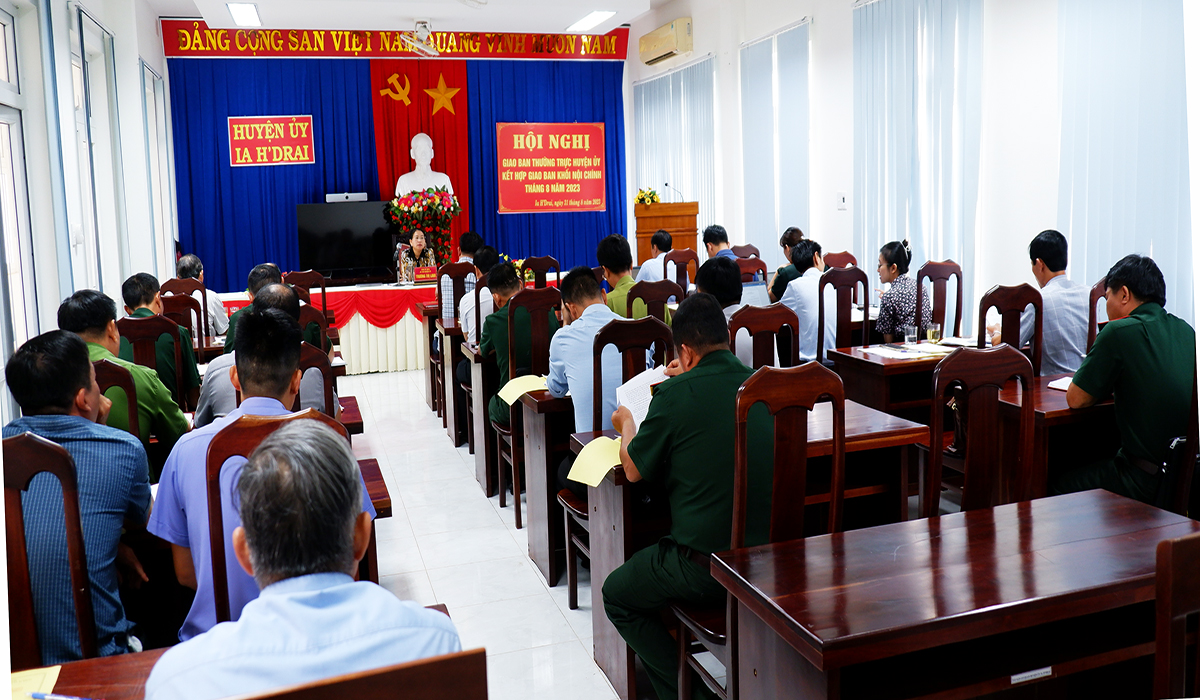 Hội nghị Giao ban Thường trực Huyện ủy kết hợp giao ban khối nội chính (mở rộng) tháng 8/2023