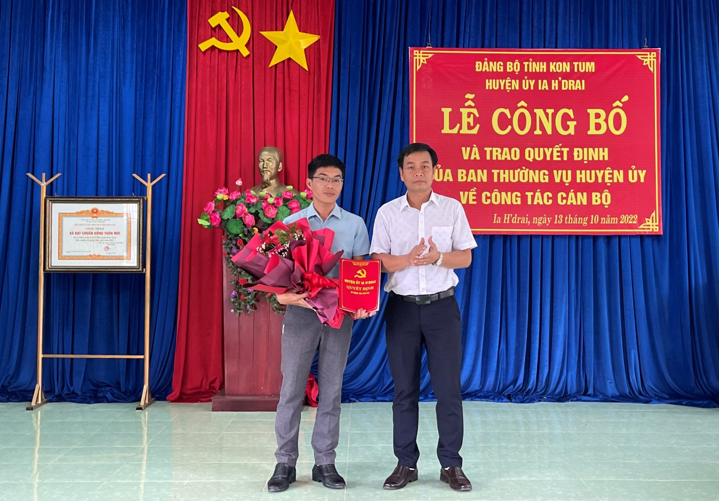 Lễ công bố và trao quyết định về công tác cán bộ