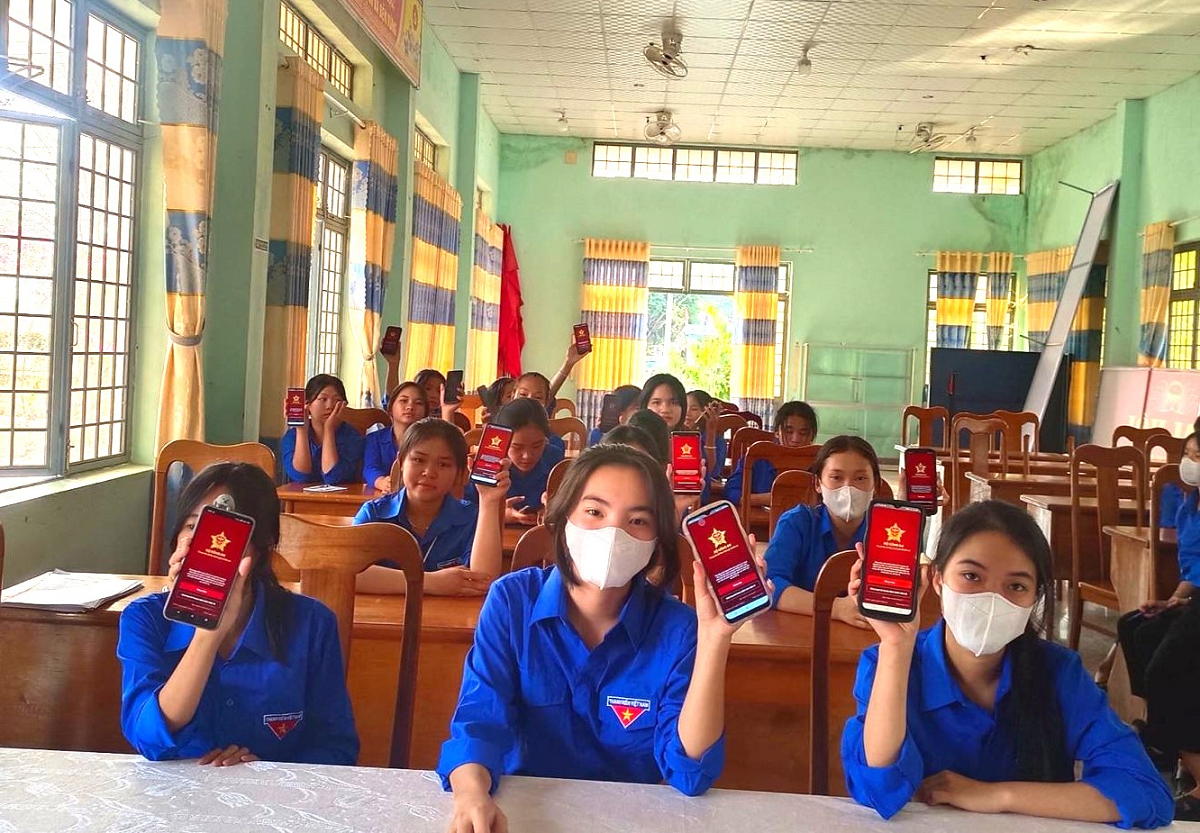 Tuổi trẻ Ia Tơi tiên phong hành động chuyển đổi số