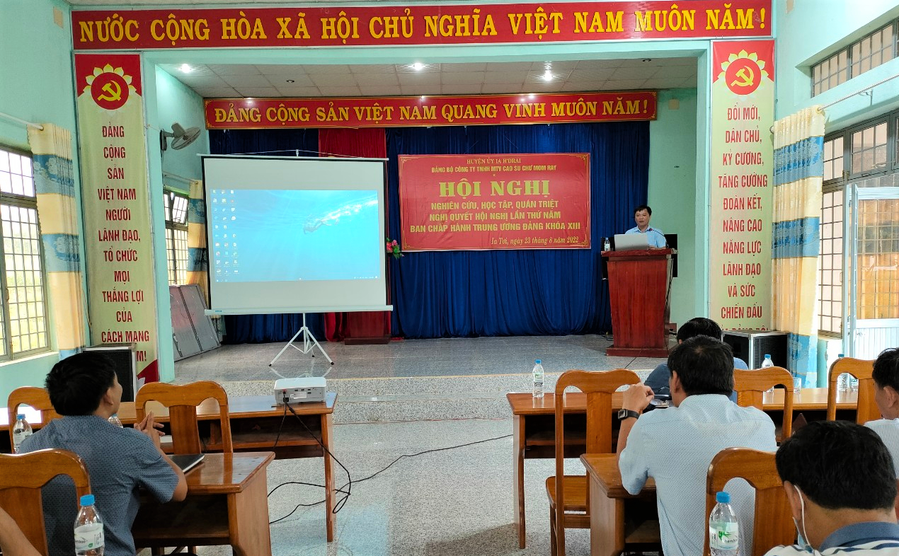 Đảng bộ Công ty TNHH MTV cao su Chưmomray học tập các nghị quyết của Hội nghị Trung ương 5 khóa XIII.