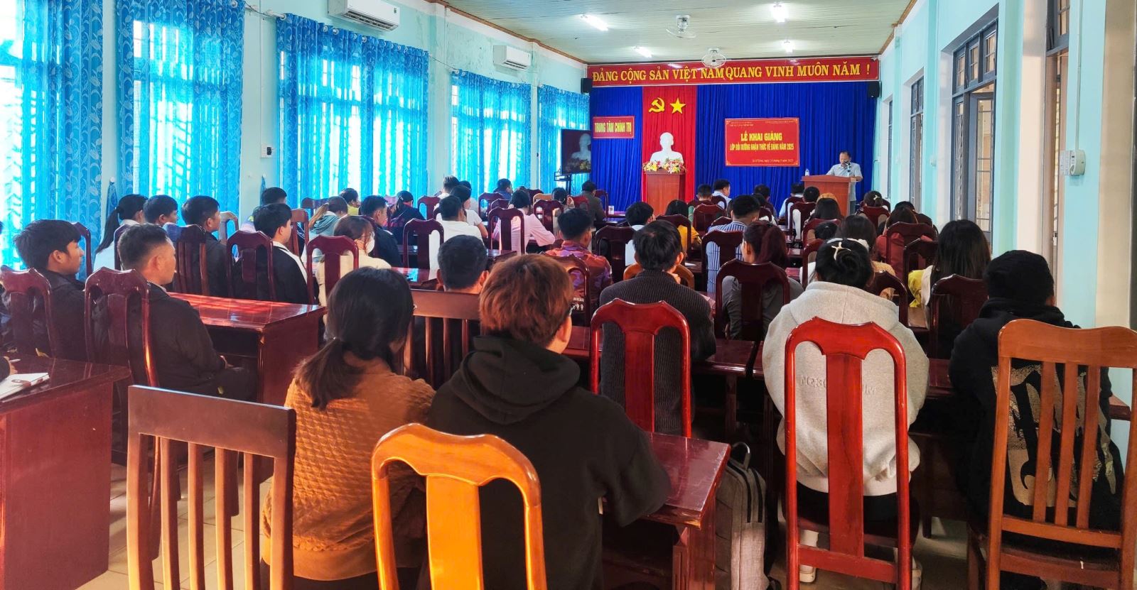 Khai giảng lớp bồi dưỡng nhận thức về Đảng năm 2025