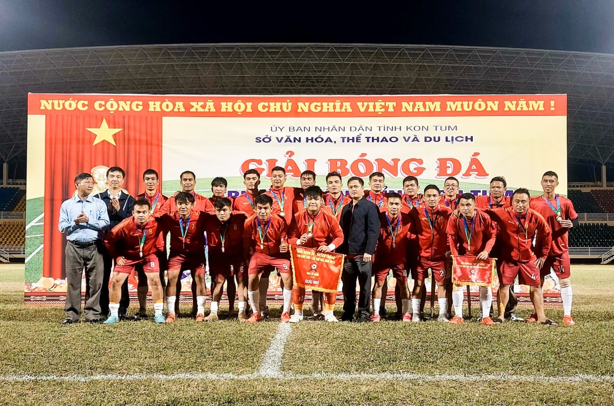 Đội bóng đá nam huyện Ia H’Drai đạt giải Nhì Giải bóng đá truyền thống tỉnh Kon Tum năm 2023
