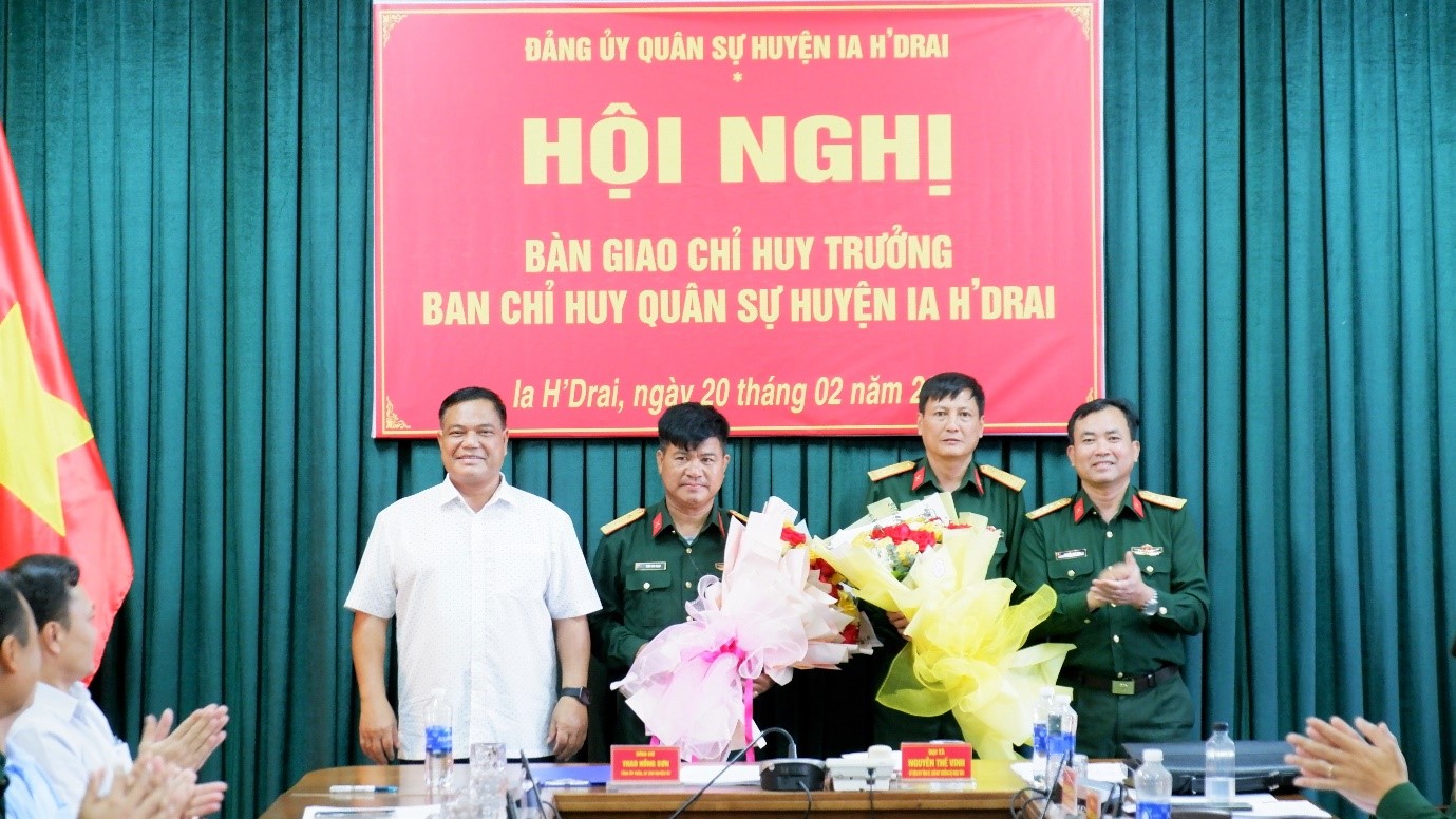 Hội nghị bàn giao chức vụ Chỉ huy trưởng Ban Chỉ huy quân sự huyện Ia H’Drai