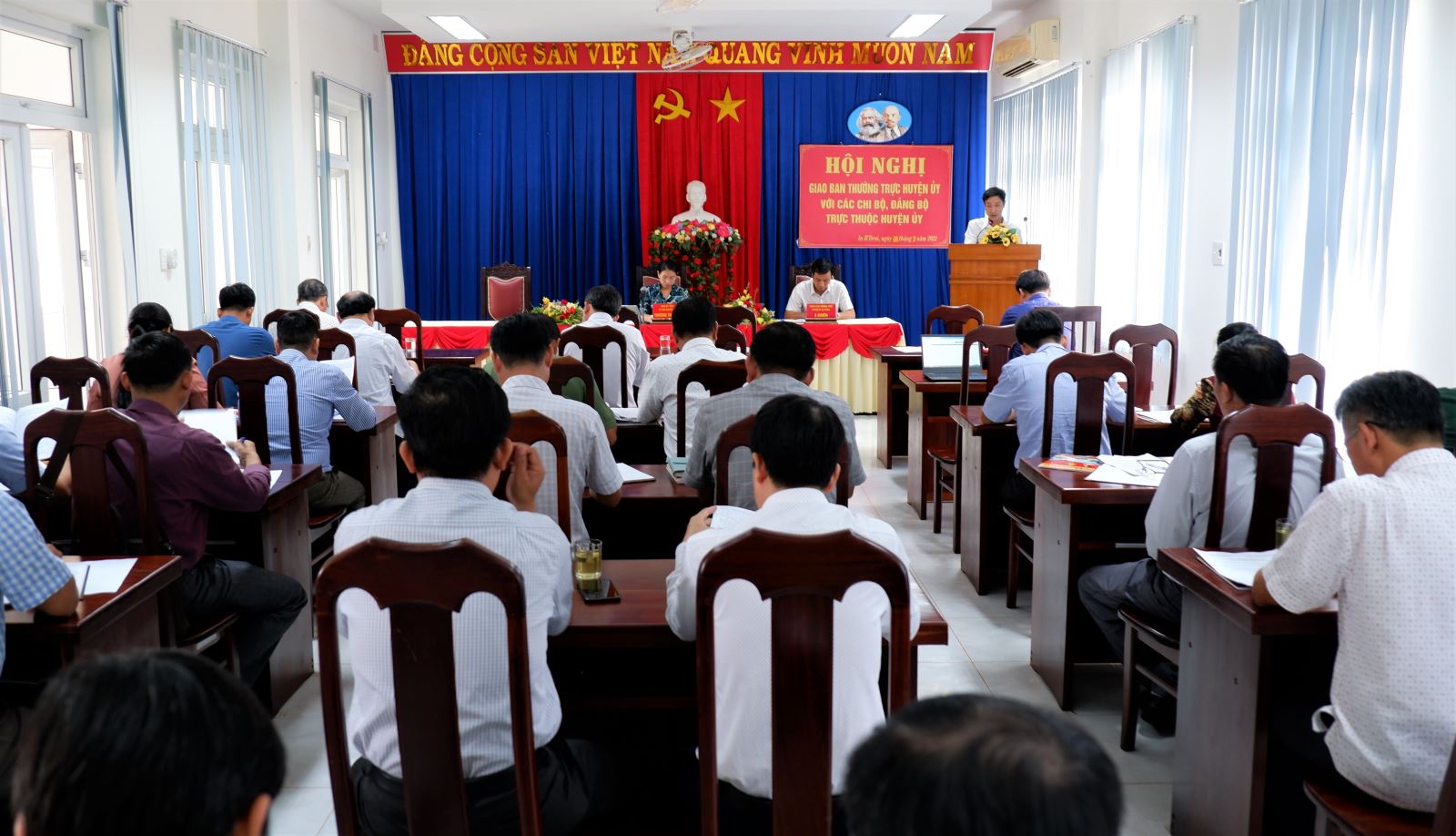 Hội nghị giao ban Thường trực Huyện ủy với các Ban xây dựng Đảng và tổ chức cơ sở Đảng trực thuộc