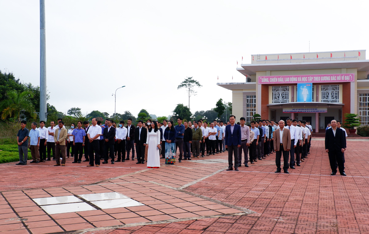 Huyện Ia H'Drai tổ chức lễ Chào cờ và sinh hoạt tư tưởng dưới Cờ tháng 11 năm 2022