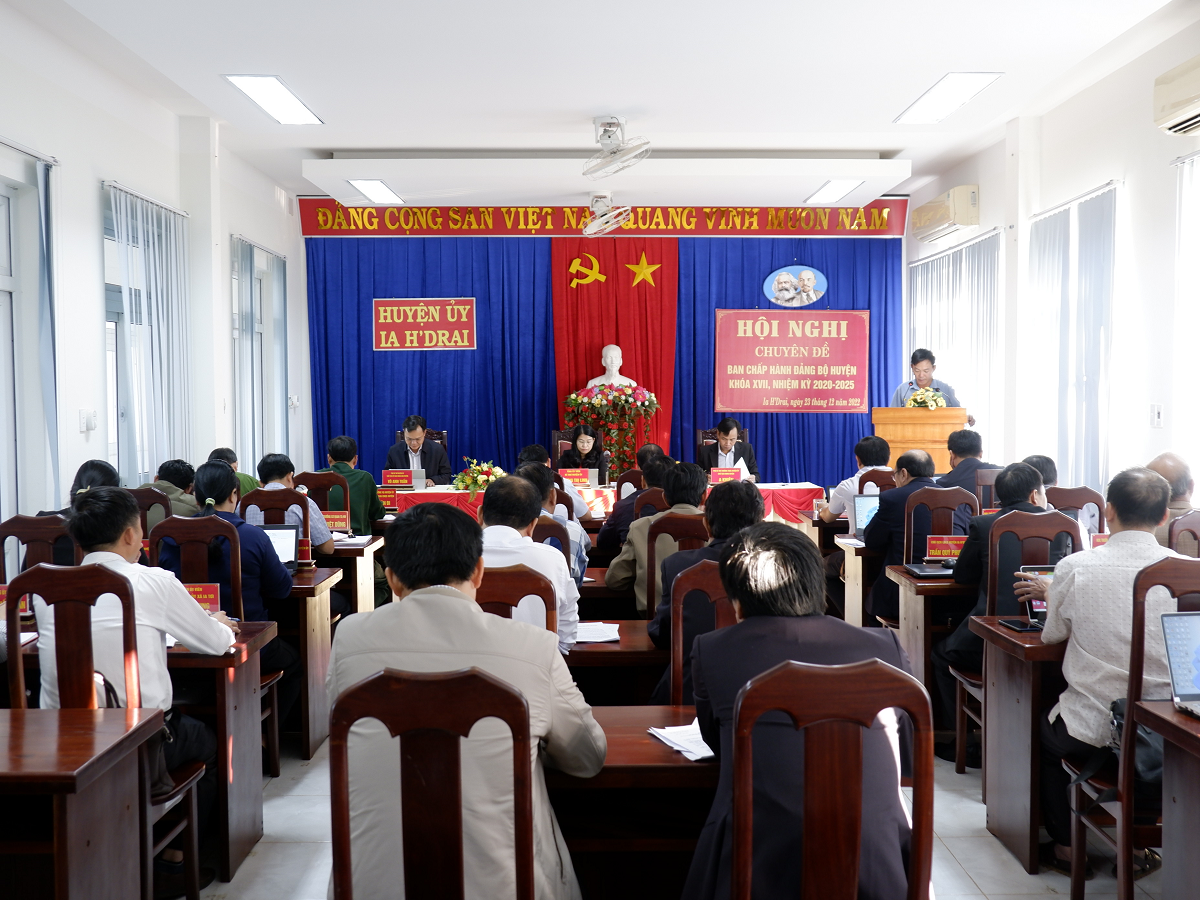 Ban Chấp hành Đảng bộ huyện khóa XVII tổ chức Hội nghị phiên chuyên đề