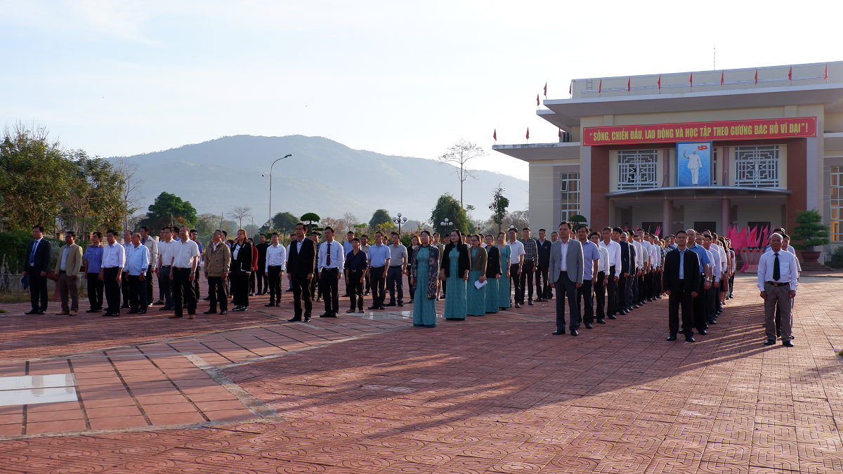 Huyện Ia H'Drai tổ chức lễ Chào cờ và sinh hoạt tư tưởng dưới Cờ tháng 02 năm 2023