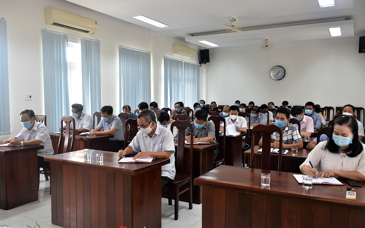 Hội nghị giao ban Thường trực Huyện ủy với tổ chức cơ sở Đảng trực thuộc