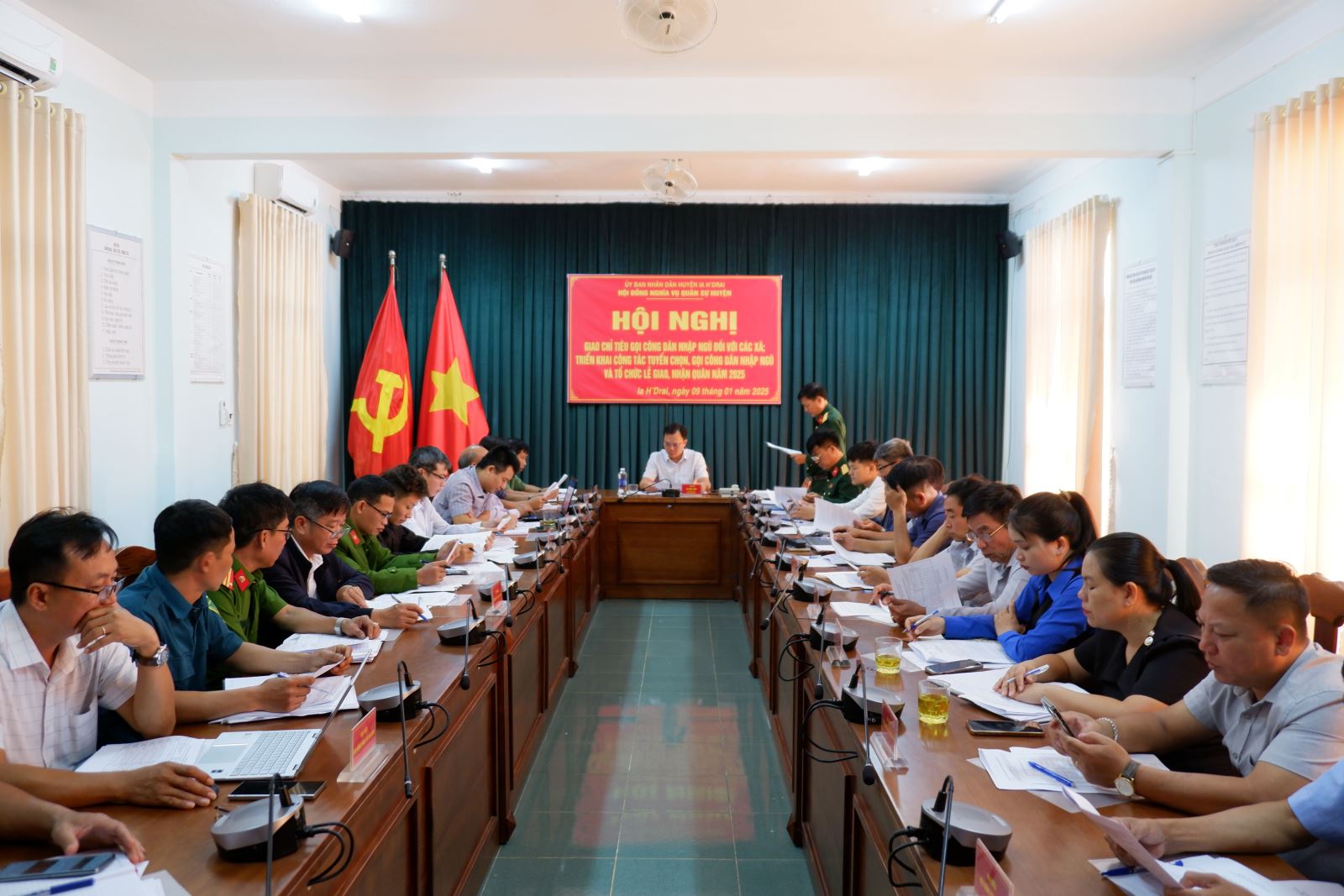Hội nghị giao chỉ tiêu gọi công dân nhập ngũ đối với các xã; triển khai công tác tuyển chọn, gọi công dân nhập ngũ và tổ chức lễ giao, nhận quân năm 2025