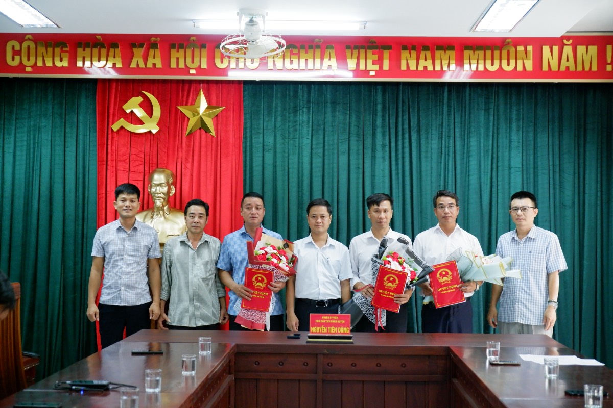 Lễ công bố và trao quyết định về công tác cán bộ