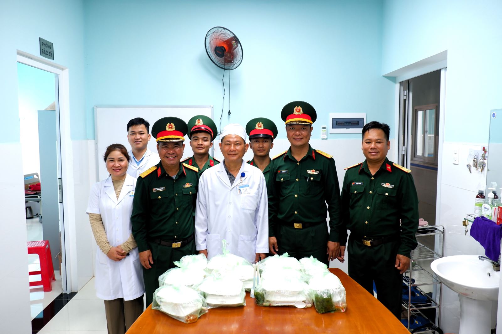 Bữa cơm nghĩa tình quân - dân