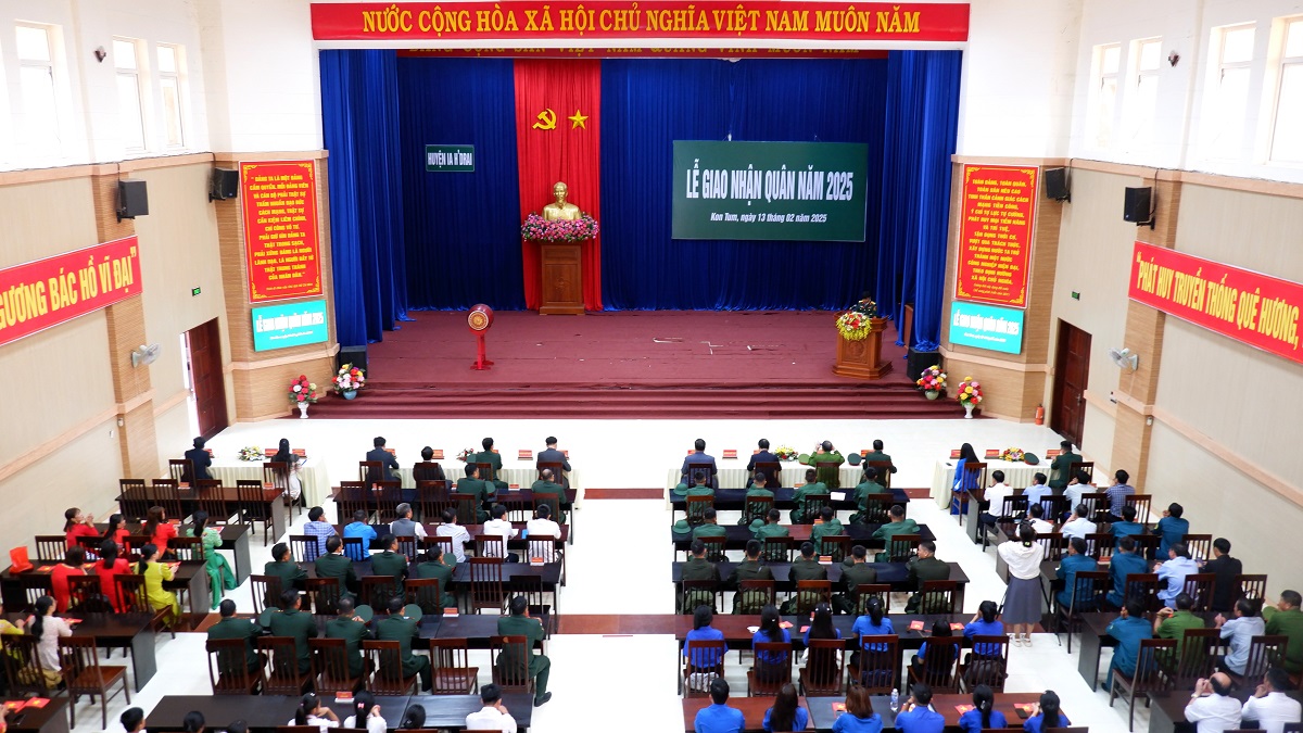 Huyện Ia H’Drai tổ chức Lễ giao nhận quân năm 2025