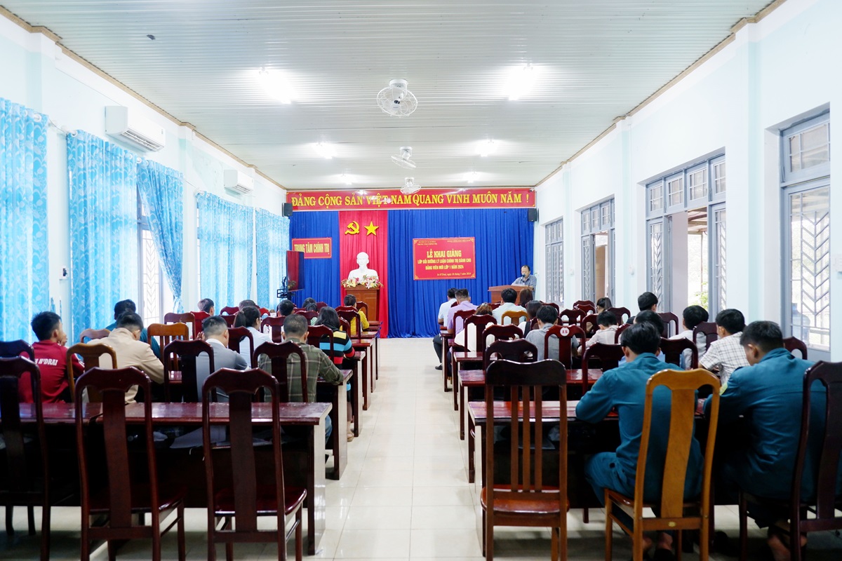 Khai giảng lớp bồi dưỡng lý luận chính trị dành cho đảng viên mới (lớp 1) năm 2024