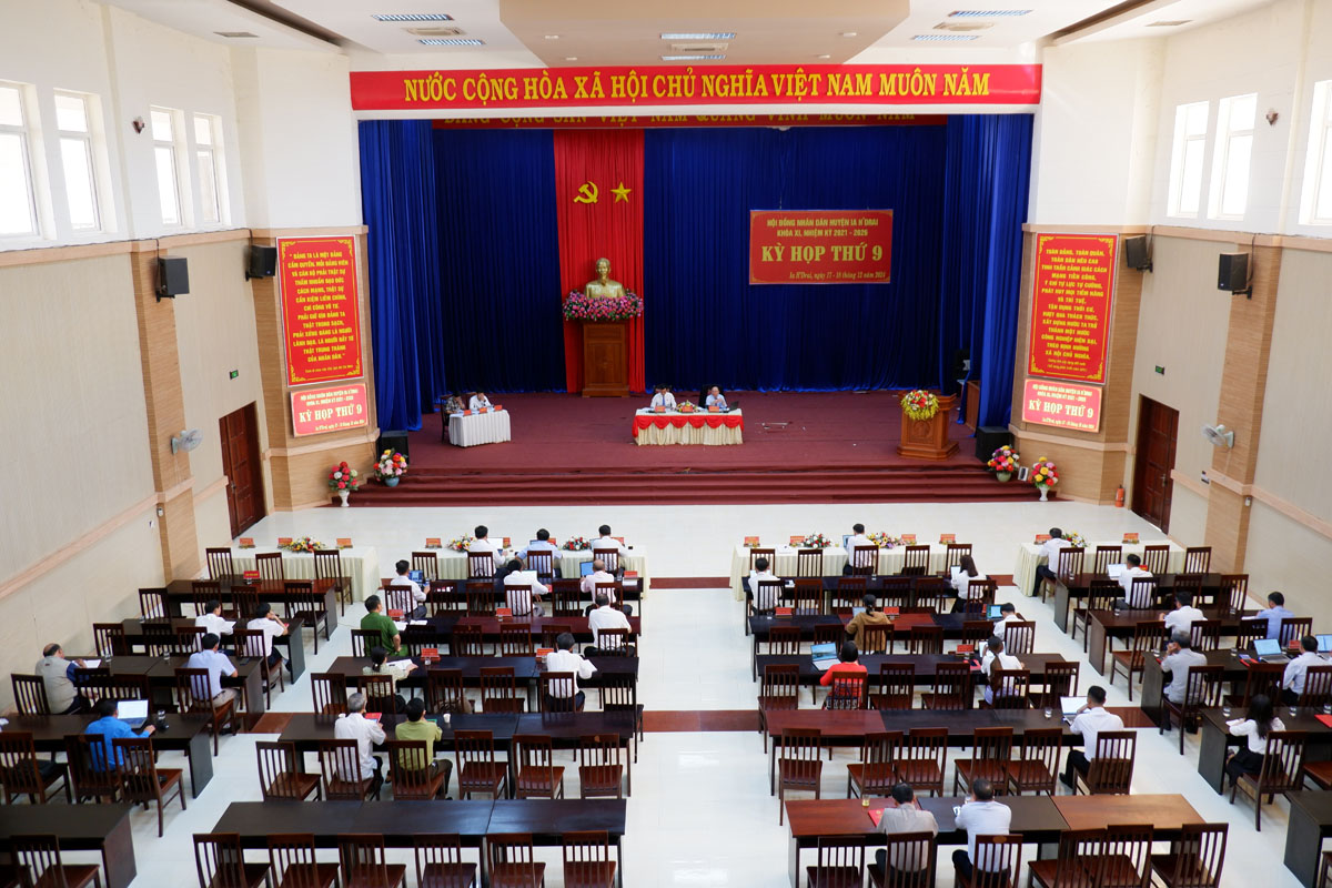 Hội đồng nhân dân huyện tổ chức kỳ họp thứ 9, khóa XI nhiệm kỳ 2021 - 2026