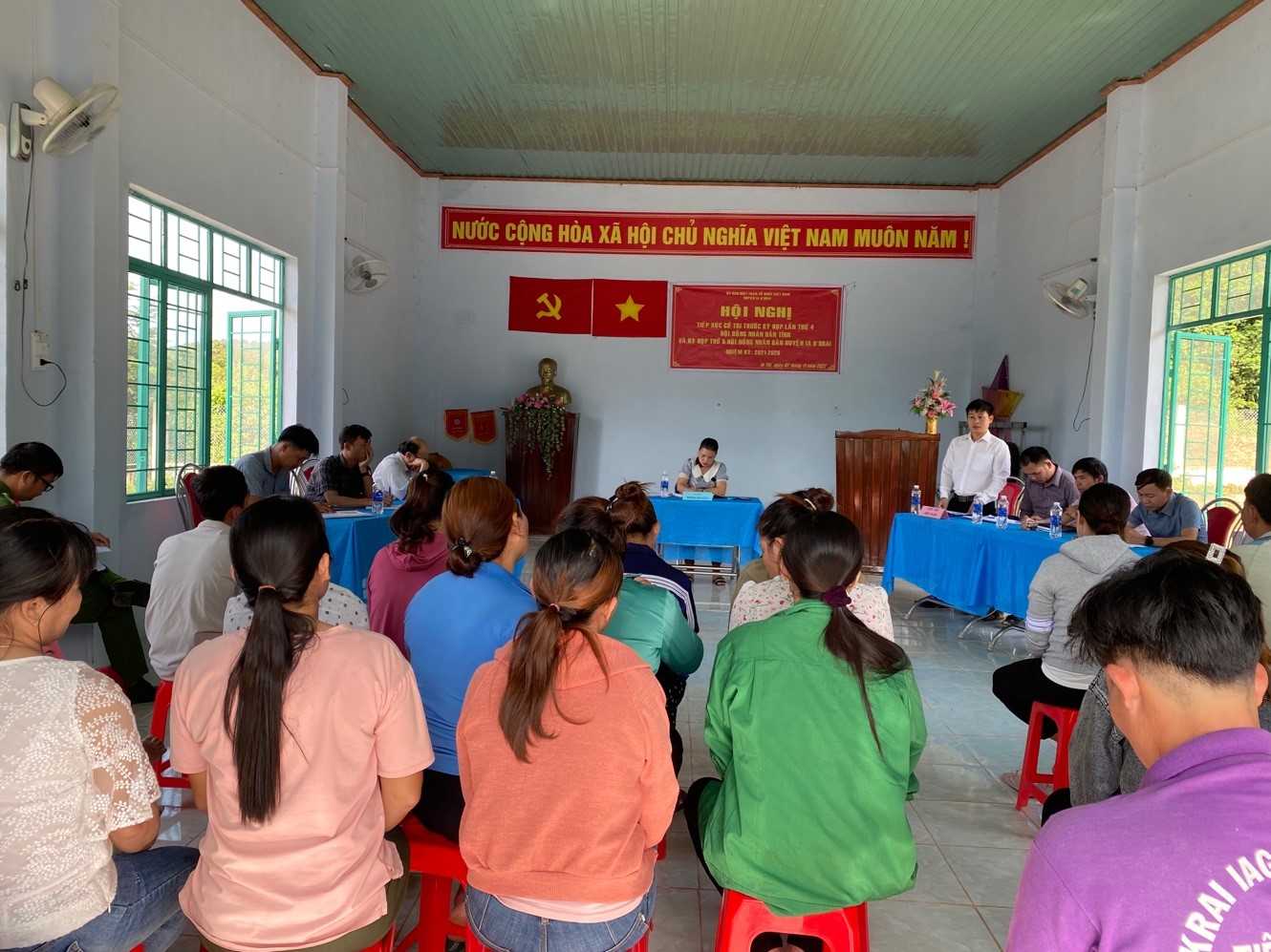 Hội đồng nhân dân huyện Ia H’Drai tiếp xúc cử tri trước kỳ họp lần thứ 5 tại xã Ia Tơi
