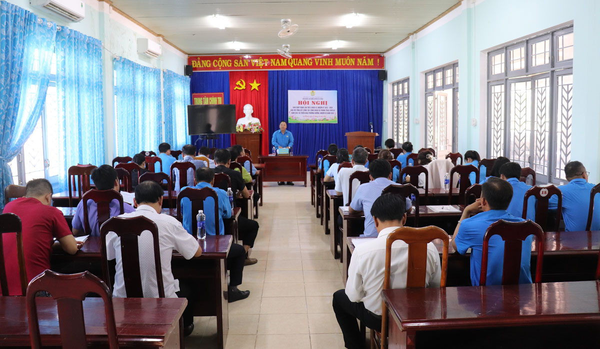 Hội nghị Ban Chấp hành lần thứ 5 khóa VI, nhiệm kỳ 2023-2028 gắn với tổng kết công tác Công đoàn và phong trào CNVCLĐ năm 2024 và triển khai nhiệm vụ năm 2025