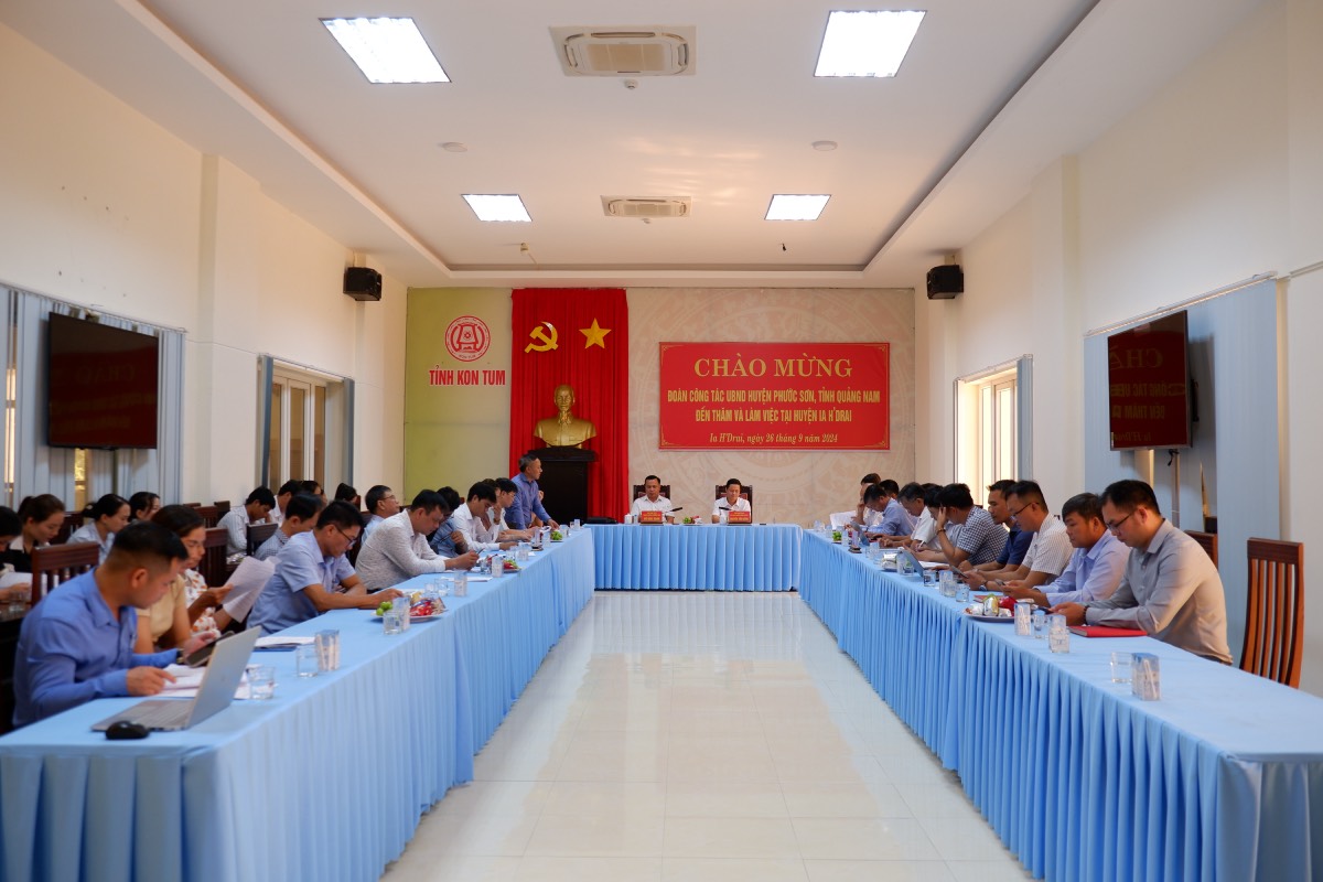 Đoàn công tác UBND huyện Phước Sơn, tỉnh Quảng Nam đến thăm và làm việc tại huyện Ia H’Drai