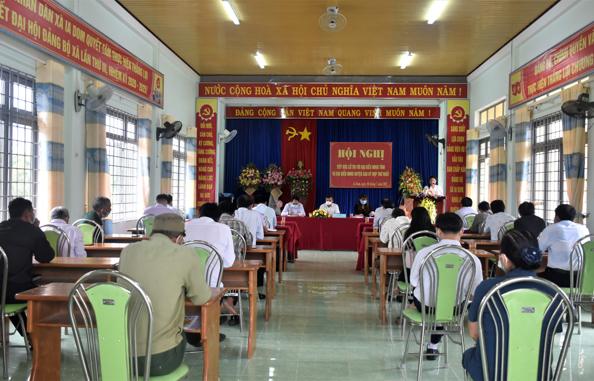 Hội nghị tiếp xúc cử tri sau Kỳ họp thứ nhất HĐND tỉnh, huyện tại xã Ia Dom