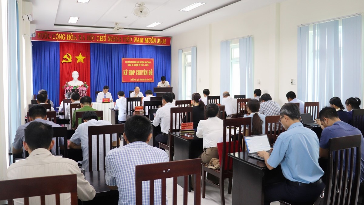 Hội đồng nhân dân huyện tổ chức Kỳ họp chuyên đề