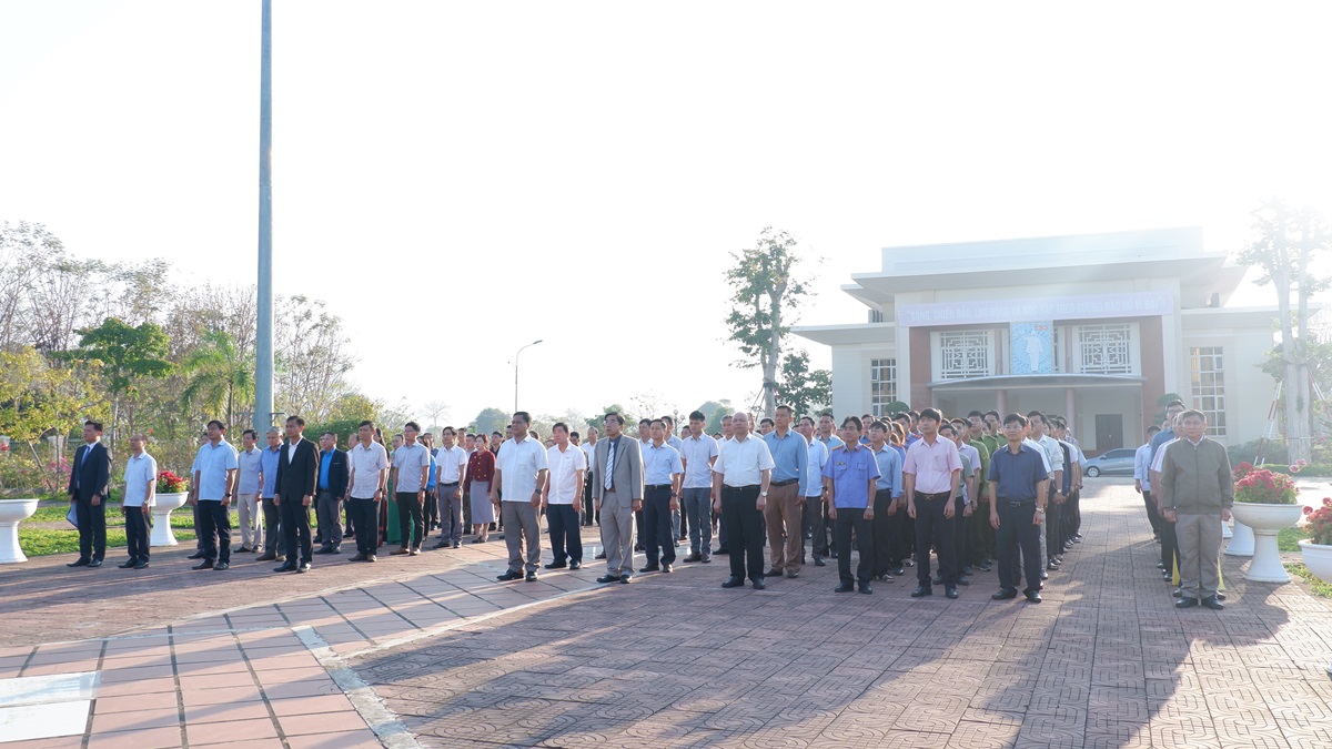 Lễ chào cờ và sinh hoạt tư tưởng dưới Cờ tháng 3/2025