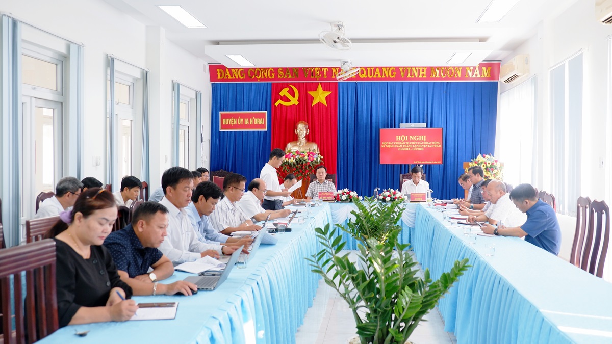 Họp Ban Chỉ đạo tổ chức các hoạt động kỷ niệm 10 năm Ngày thành lập huyện