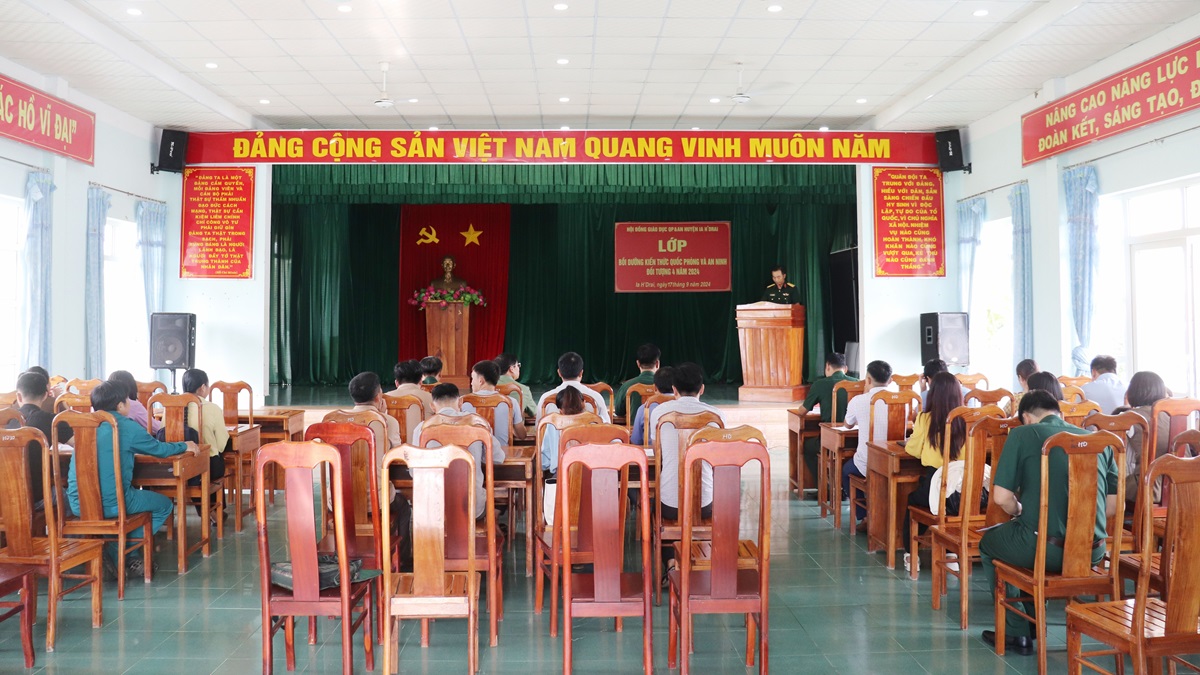 Khai mạc Lớp bồi dưỡng kiến thức quốc phòng và an ninh đối tượng 4 năm 2024