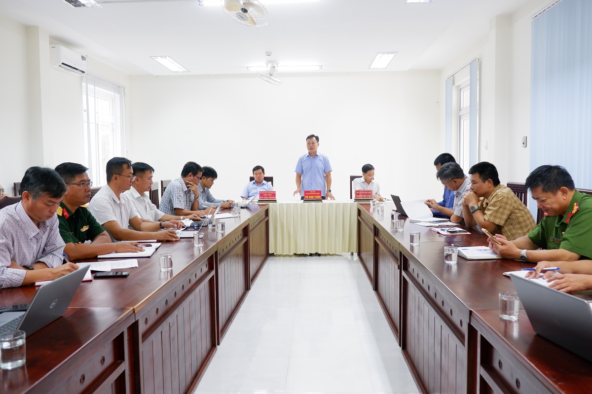 Ủy ban nhân dân huyện họp phiên thường kỳ tháng 8/2024