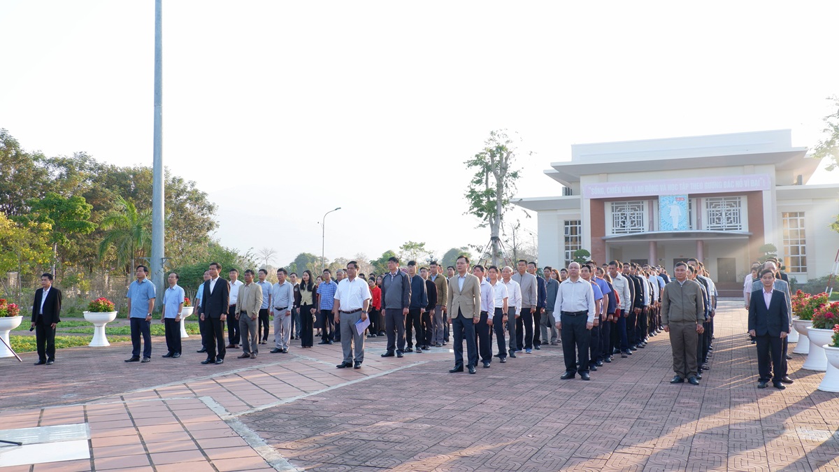 Ia H’Drai: Chào cờ và sinh hoạt tư tưởng dưới Cờ tháng 02 năm 2025