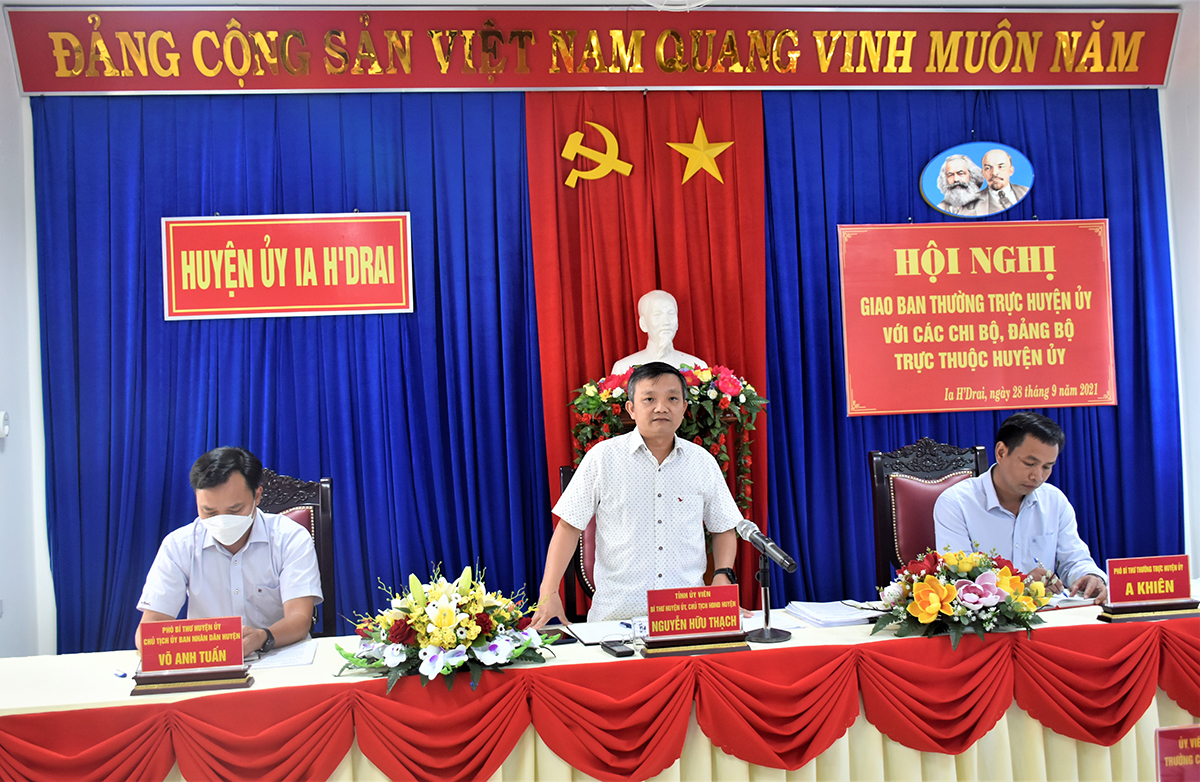 Hội nghị giao ban Thường trực Huyện ủy với tổ chức cơ sở đảng tháng 9 năm 2021.